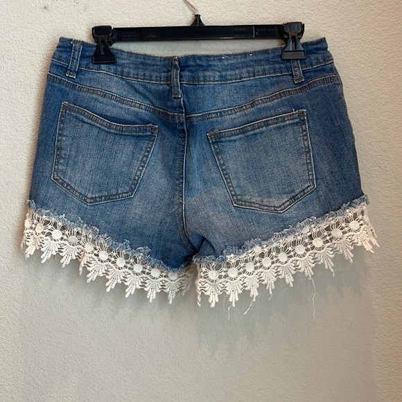 Altar’d State Lace Crochet Trim Denim Cutoff Shorts Size 31 - Picture 4 of 5